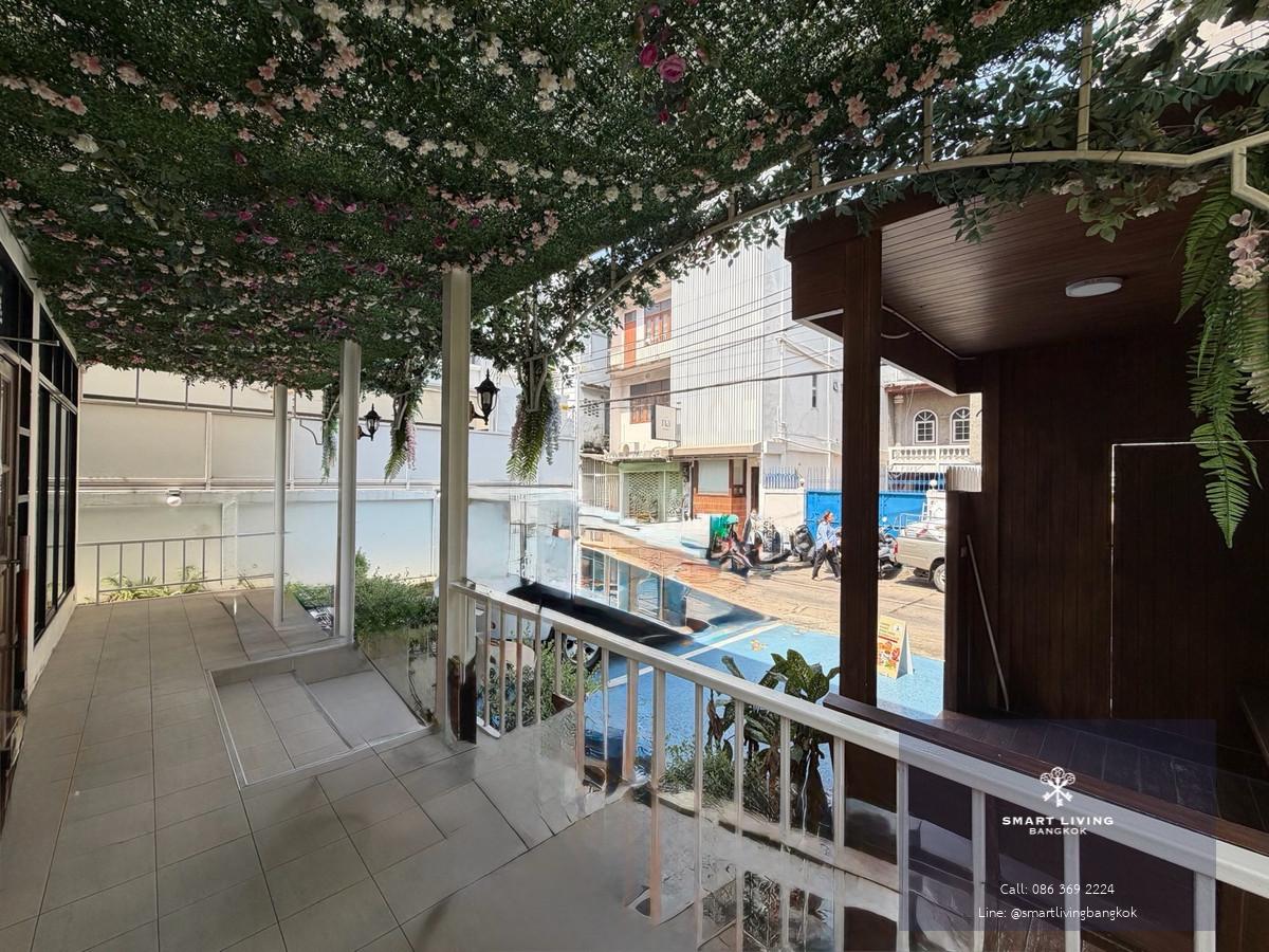 ให้เช่าอาคารพาณิชย์ 2 ชั้น สไตล์คาเฟ่ เอกมัย ใกล้ถนนสุขุมวิท พื้นที่ 200 ตร.ม.