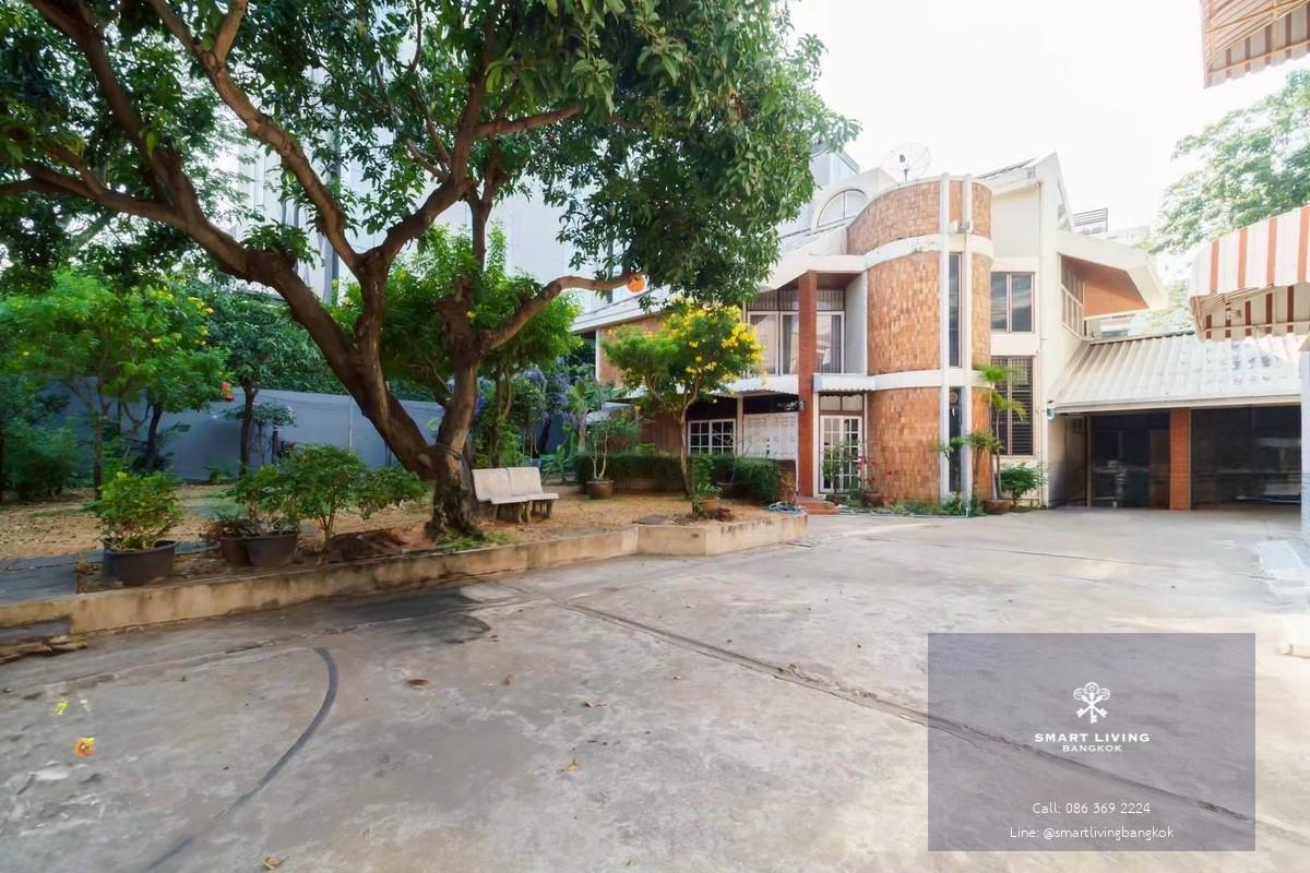 บ้านสไตล์คลาสสิกในโซนที่อยู่อาศัยส่วนตัวทองหล่อ-พร้อมพงษ์ สามารถเดินไป BTS ทองหล่อได้