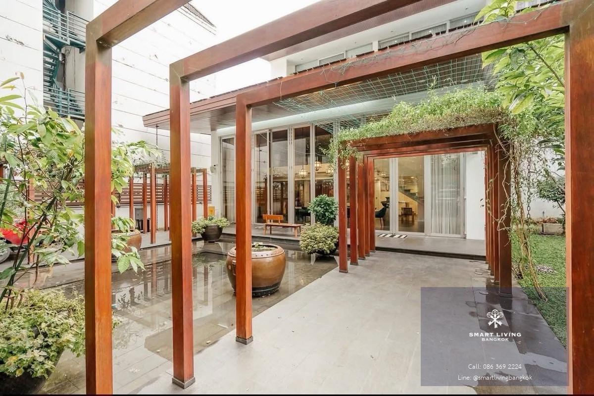 บ้านเดี่ยวหรูให้เช่าพร้อมสระว่ายน้ำส่วนตัว ใจกลาง สุขุมวิท ใกล้ BTS อโศกและ BTS พร้อมพงศ์