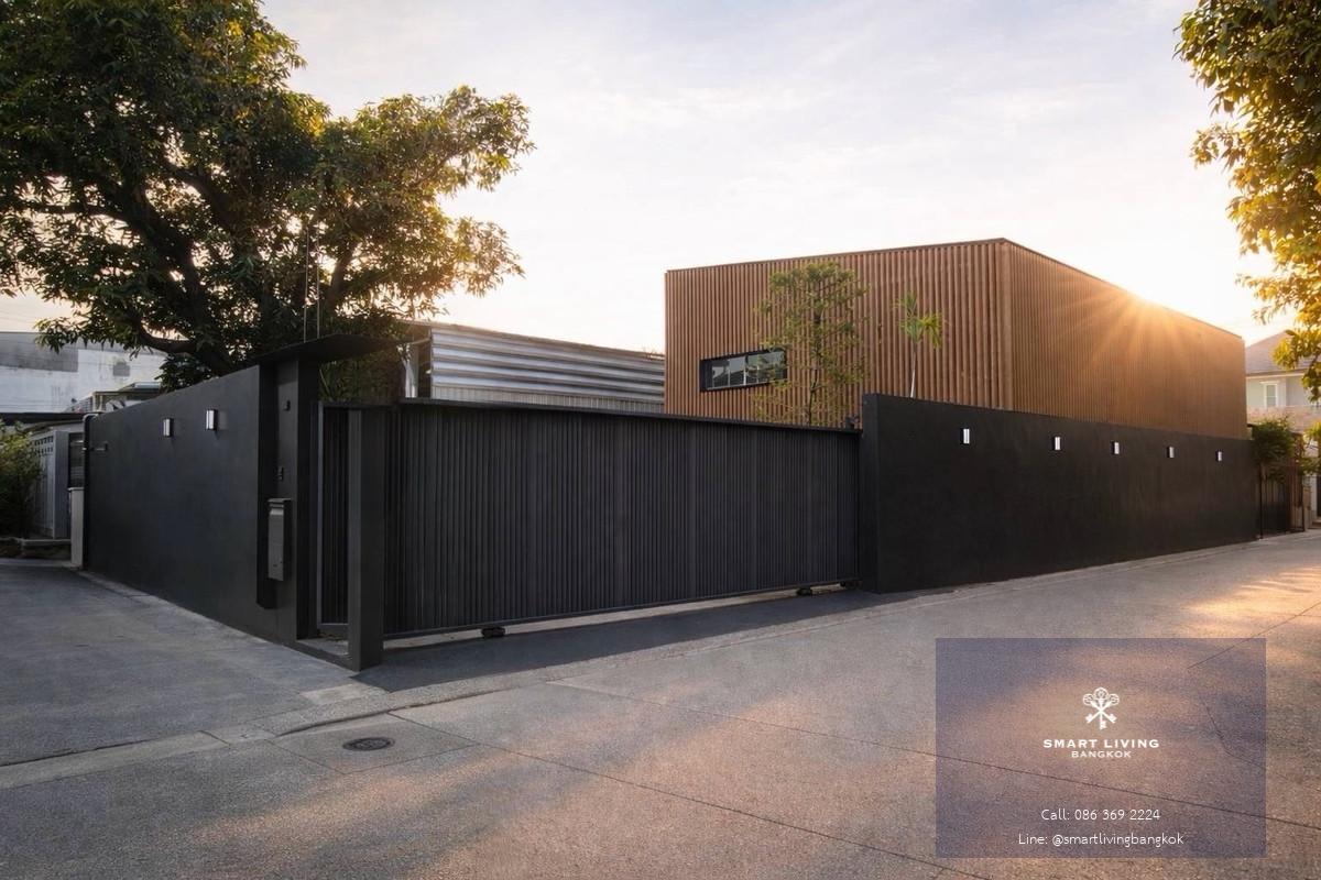 ขายบ้าน Home Office  หลังมุม พร้อมสระว่ายน้ำ ไม่มีค่าส่วนกลาง จอดรถหลายคัน เหมาะทำธุรกิจ หรือ พักอาศัย ใกล้อ่อนนุชและพัฒนาการ