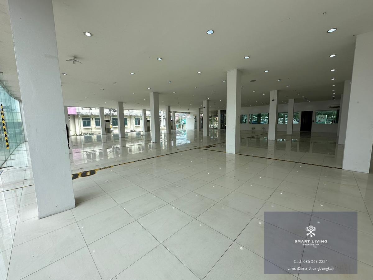 ให้เช่าโชว์รูมใกล้สนามบินสุวรรณภูมิ!✨ขนาดใหญ่ 2,100 ตร.ม พร้อมเช่า สนใจโทร 0863692224