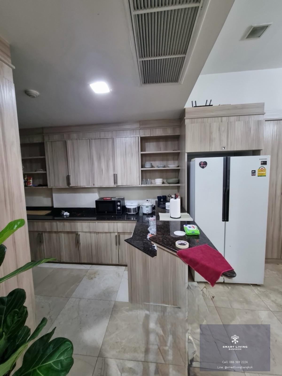 คอนโด 2 ห้องนอน รีโนเวทใหม่ เลี้ยงสัตว์ได้ พร้อมระเบียงขนาดใหญ่ ใกล้ BTS พร้อมพงษ์