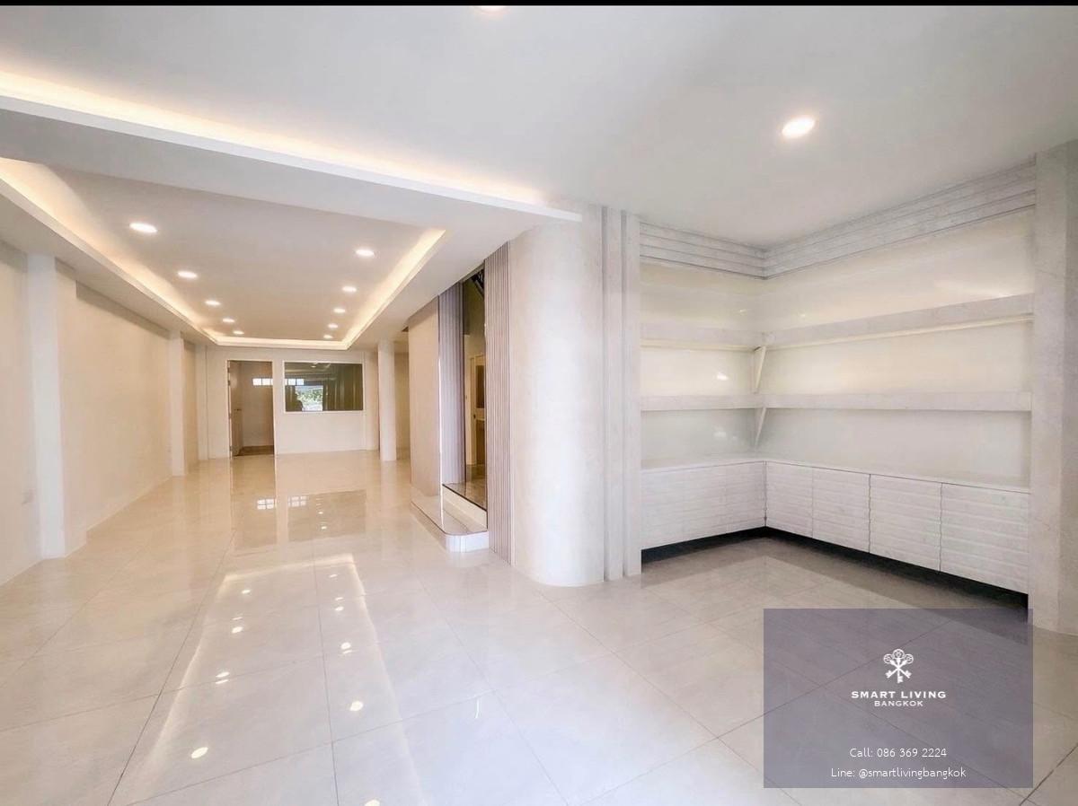 โฮมออฟฟิศ 4 ชั้น บ้านกลางเมือง พระราม 9 ลาดพร้าว  Town in Town รีโนเวทใหม่ ใกล้รถไฟฟ้าและทางด่วน