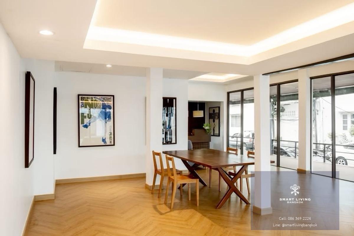 ขายทาวน์โฮมหลังมุมรีโนเวทใหม่ พระราม 9 เหมาะอยู่อาศัย โฮมออฟฟิศ และธุรกิจอาหาร ใกล้ถนนใหญ่