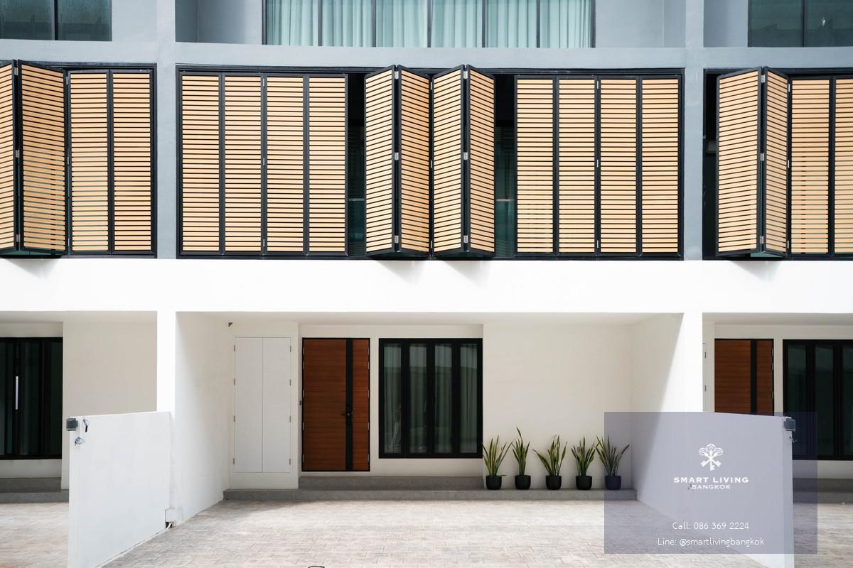 For sale Town house  in Liab Duan Ramintra! Easy to go ladprao and Ekkamai near Express way and Shopping mall