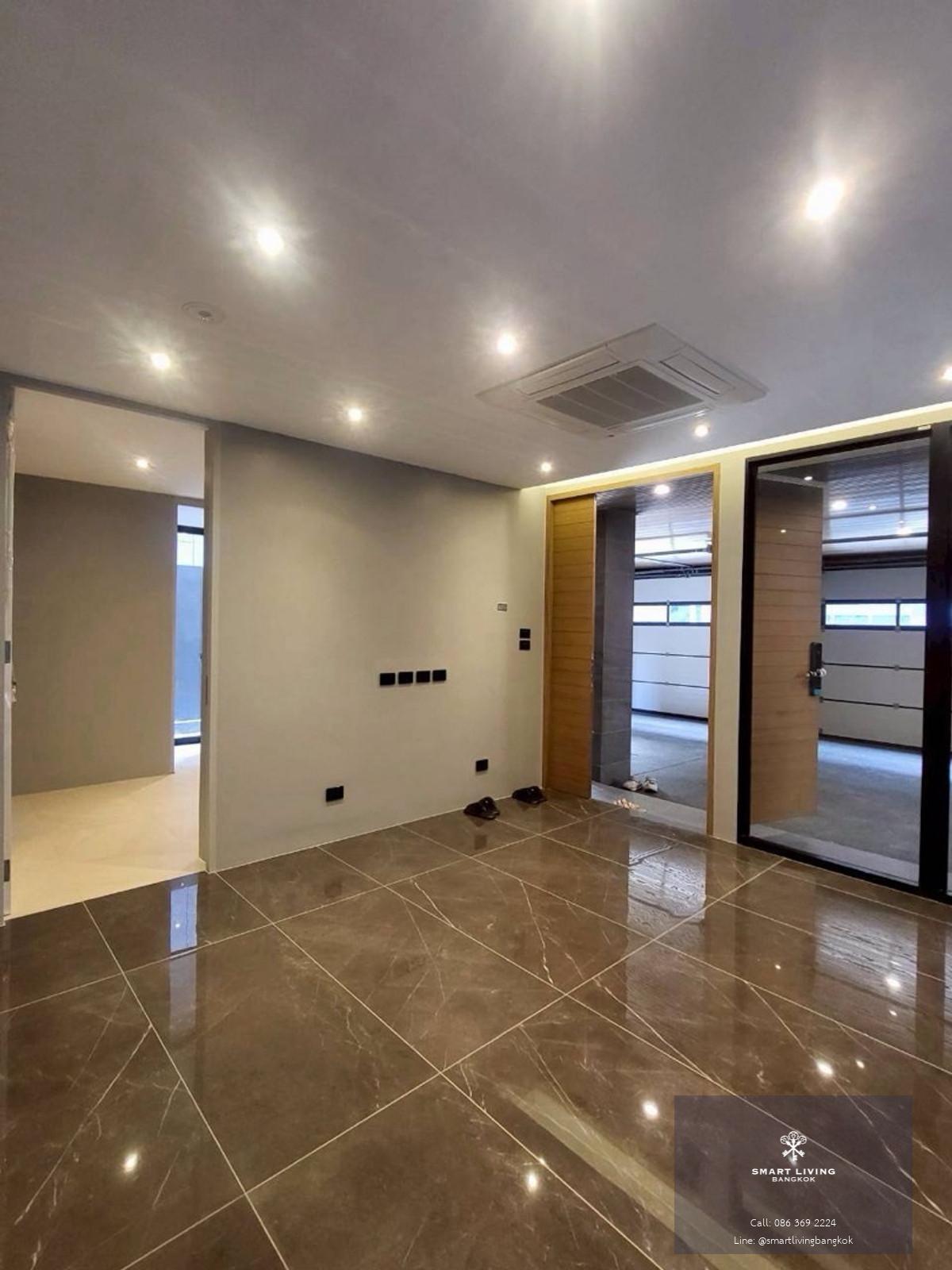 บ้านเดี่ยว Ultra Luxury ศรีนครินทร์  พร้อมสระว่ายน้ำและลิฟต์ส่วนตัว ใกล้ Paradise Park และ Berkeley International School