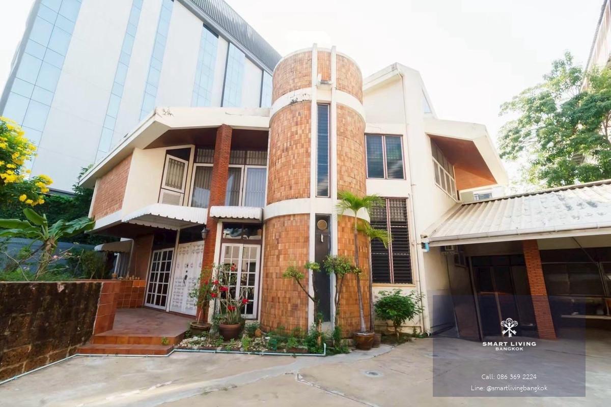 บ้านสไตล์คลาสสิกในโซนที่อยู่อาศัยส่วนตัวทองหล่อ-พร้อมพงษ์ สามารถเดินไป BTS ทองหล่อได้