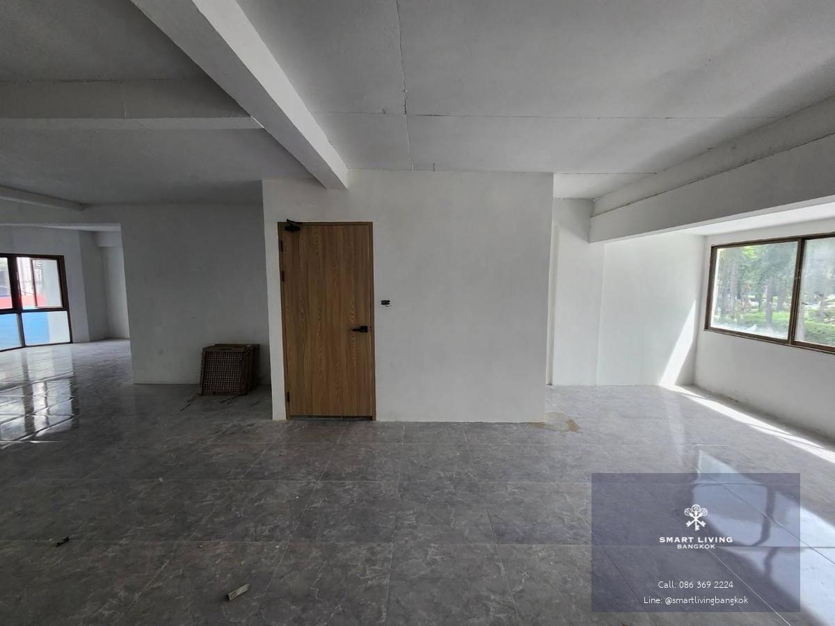 ให้เช่าพื้นที่เชิงพาณิชย์ 2 ชั้น ถนนวิทยุ ทำเลใกล้ All Seasons Place และ Conrad Bangkok พื้นที่รวม 260 ตร.ม แบ่งเช่าได้ เหมาะร้านอาหาร บาร์ และธุรกิจไลฟ์สไตล์