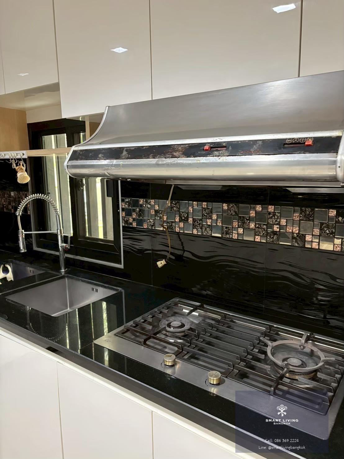 ปล่อยเช่า House Hua Lamphong บ้านเดี่ยวพร้อมอยู่ (Fully Furnished) ฟังก์ชัน 3 ห้องนอน จอดรถได้ 2 คัน ขอเชิญท่านสัมผัสความสมบูรณ์แบบบนทำเลที่หาได้ยากยิ่ง
