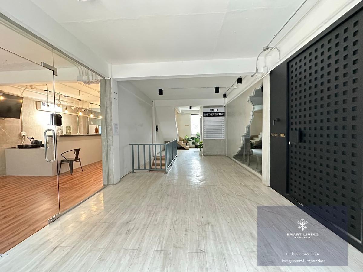 พื้นที่ว่างให้เช่า  120 ตร.ม.  สามารถจดทะเบียนบริษัท ได้   เหมาะสำหรับ ทำออฟฟิศ  สำนักงาน