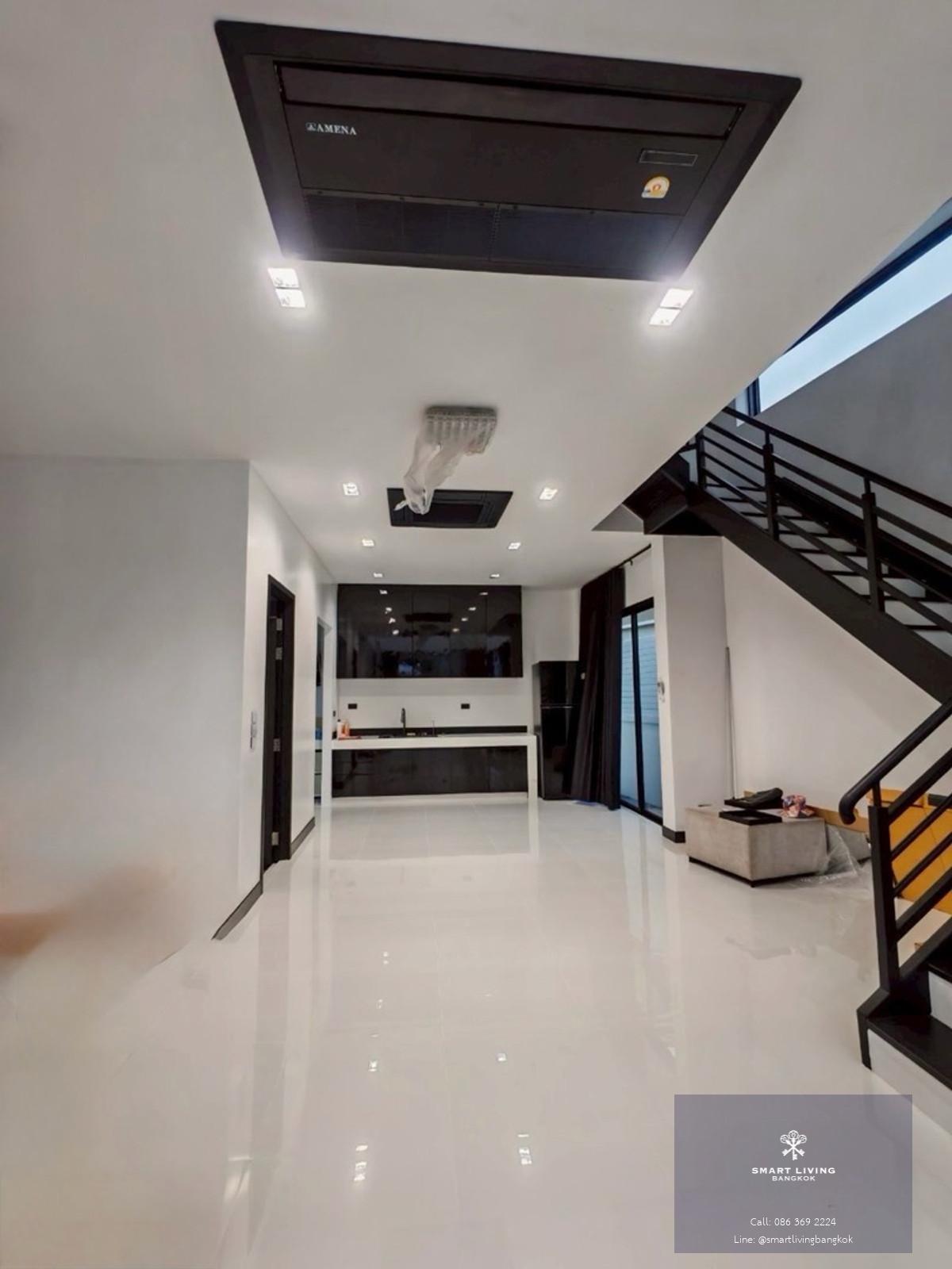 ให้เช่า / ขายบ้านเดี่ยว 3 ชั้น Town in Town บ้านสร้างใหม่ หลังมุมเป็นส่วนตัว พื้นที่ใช้สอย 310 ตร.ม ใกล้ทางด่วน