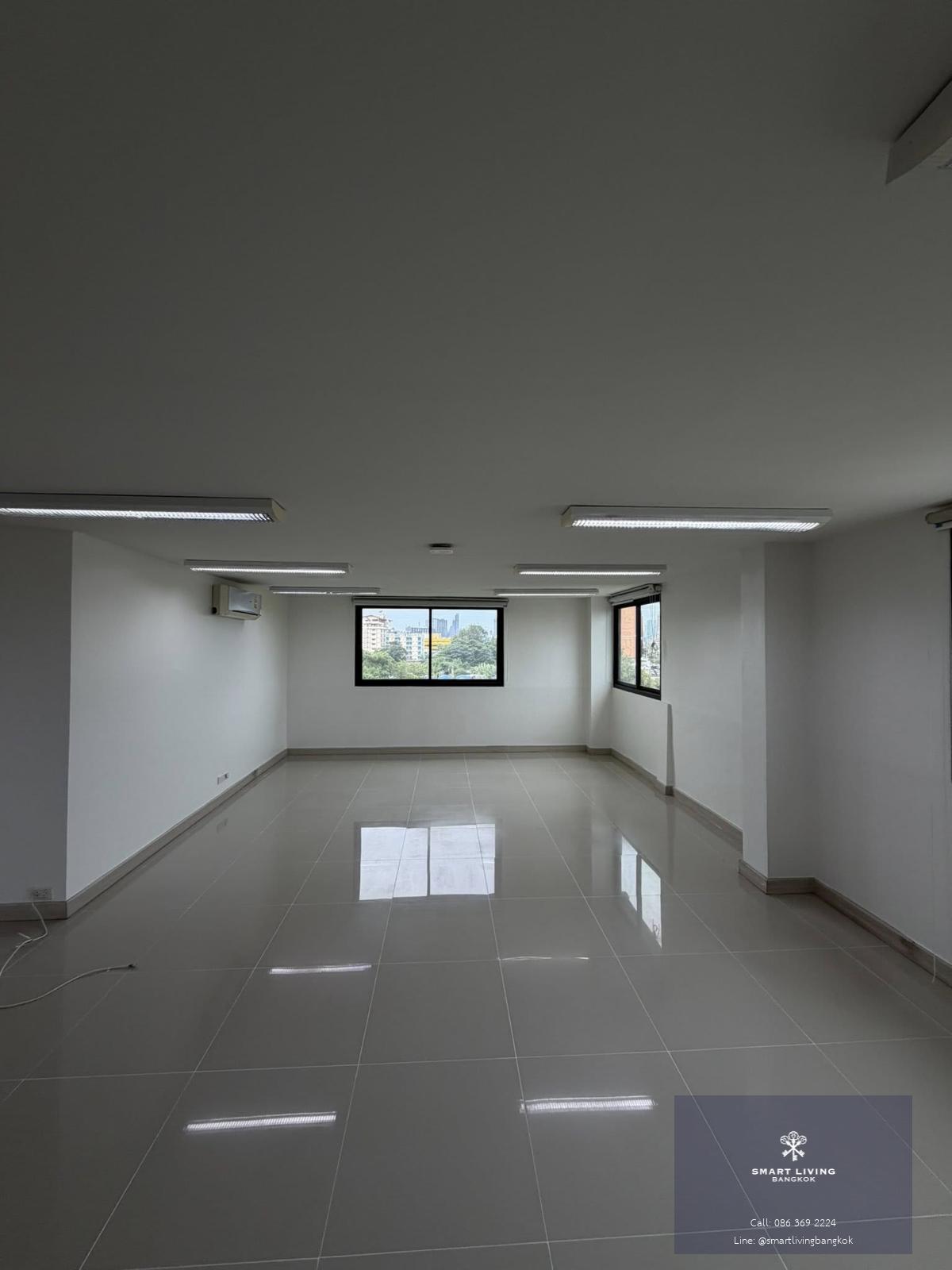 ให้เช่าอาคารสำนักงาน 5 ชั้น ย่านพัฒนาการ สเปซกว้าง 500 ตร.ม. ตกแต่งครบพร้อมลิฟต์และ Solar Cell
