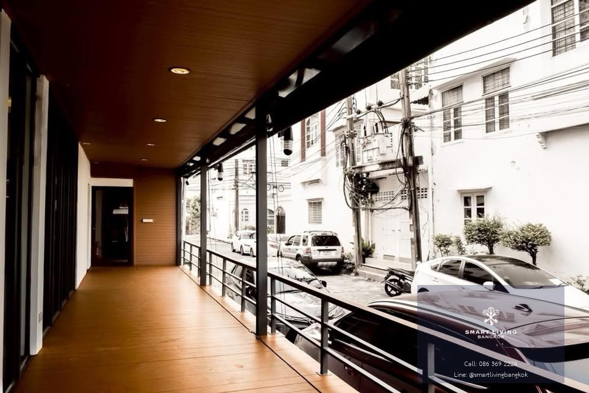 ขายทาวน์โฮมหลังมุมรีโนเวทใหม่ พระราม 9 เหมาะอยู่อาศัย โฮมออฟฟิศ และธุรกิจอาหาร ใกล้ถนนใหญ่