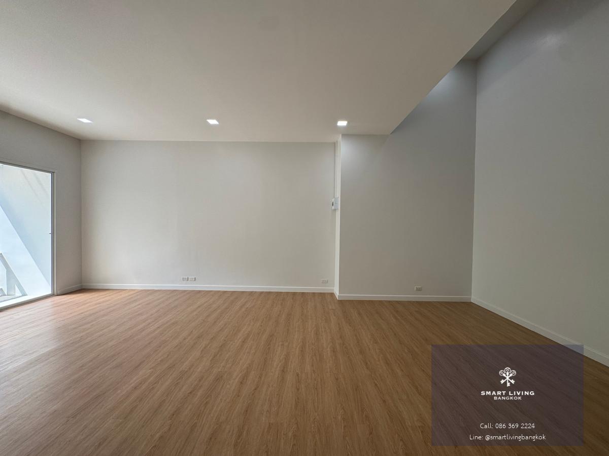 📢👇ขาย Townhouse 3 ชั้น 8 ระดับ ใจกลางกรุงเทพ ตั้งอยู่ในพื้นที่ Em District
