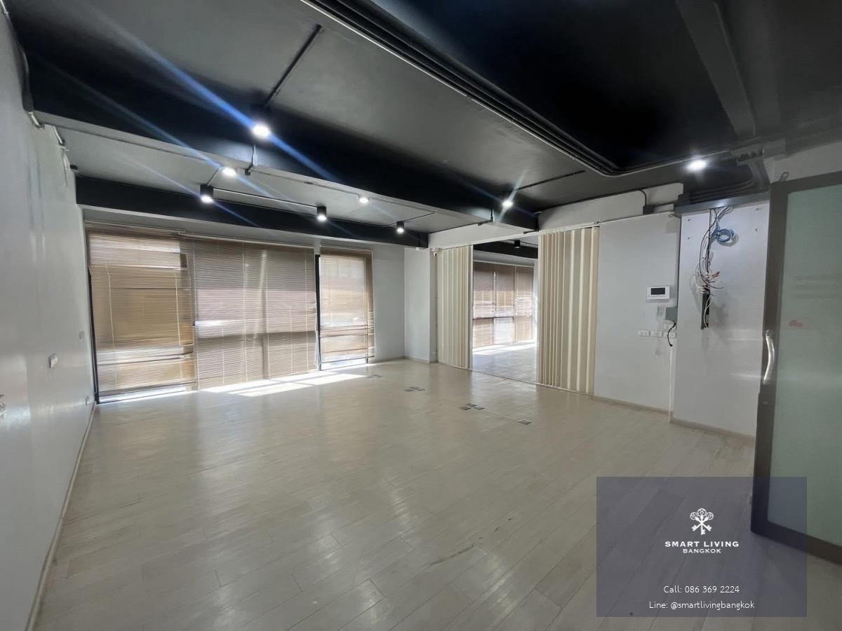 ขายหรือให้เช่า โฮมออฟฟิศ The Pride Sukhumvit 77 อ่อนนุช 30 5 ชั้น 2 ยูนิตเชื่อมกัน พื้นที่ 760 ตร.ม มีลิฟต์ส่วนตัว รองรับการใช้งานหลากหลายธุรกิจ พร้อมใช้งานทันที