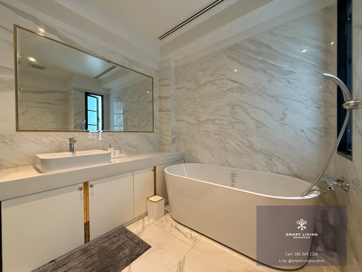 For rent luxury house in Phra khanong!✨ 4 bedroom 5 bathroom 325 sq.m fully furnished near BTS Phra khanong