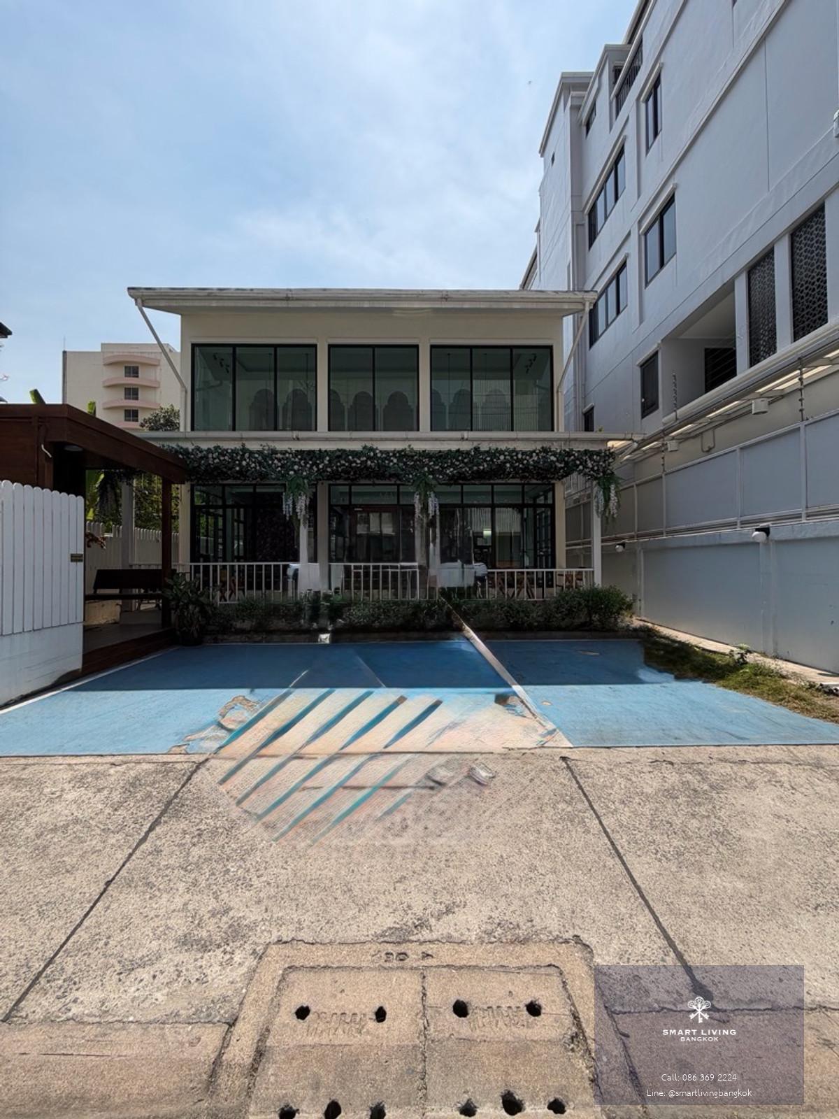 ให้เช่าอาคารพาณิชย์ 2 ชั้น สไตล์คาเฟ่ เอกมัย ใกล้ถนนสุขุมวิท พื้นที่ 200 ตร.ม.