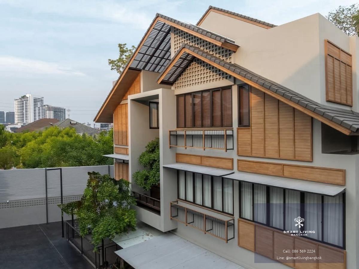 ขายบ้านเดี่ยวหรู 4 ชั้น พร้อมสระว่ายน้ำและลิฟต์ส่วนตัว โครงการ บ้าน บ้าน วิภาวดี 20 ใกล้ BTS ห้าแยกลาดพร้าว และ MRT ลาดพร้าว