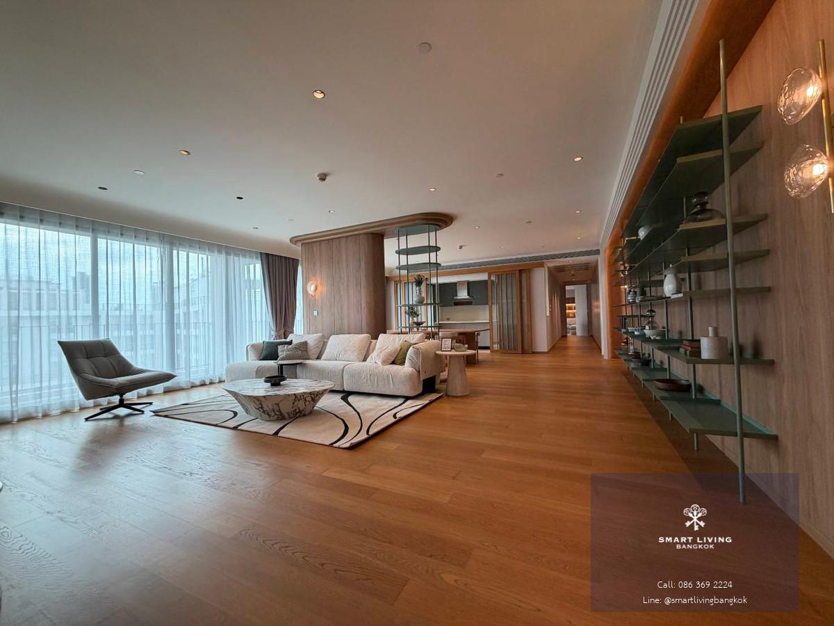 Condo for sale just only 164,xxx per/sq.m! 4 Bedroom combine very huge size located at Yenakart easy to access Sathorn and Rama 4