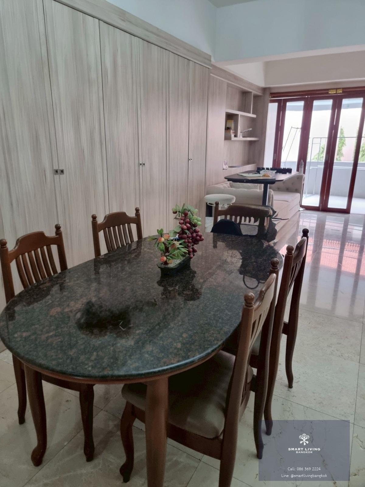 คอนโดกว้างขวาง 2 ห้องนอนปรับปรุงใหม่เป็นมิตรกับสัตว์เลี้ยงพร้อมระเบียงขนาดใหญ่ ใกล้ BTS พร้อมพงษ์