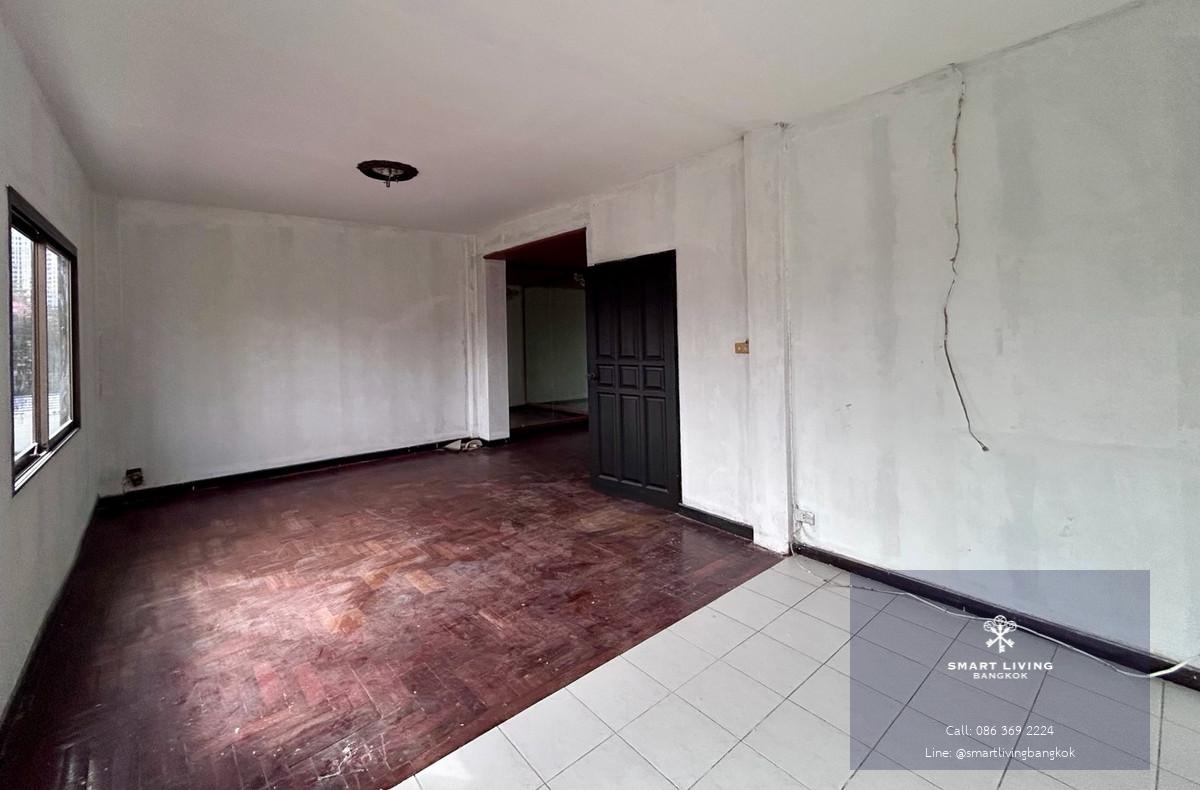 📢👇อาคารพาณิชย์ 3.5 ชั้น ทำเลใจกลางเมือง เหมาะสำหรับอยู่อาศัย ทำเป็นโฮมออฟฟิศ ปล่อยเช่า หรือปรับปรุงต่อได้ *ขายและเช่าตามสภาพ*กรณีเช่า: ไม่รับธุรกิจครัวร้อน ร้านกัญชา และร้านแอลกอฮอล์