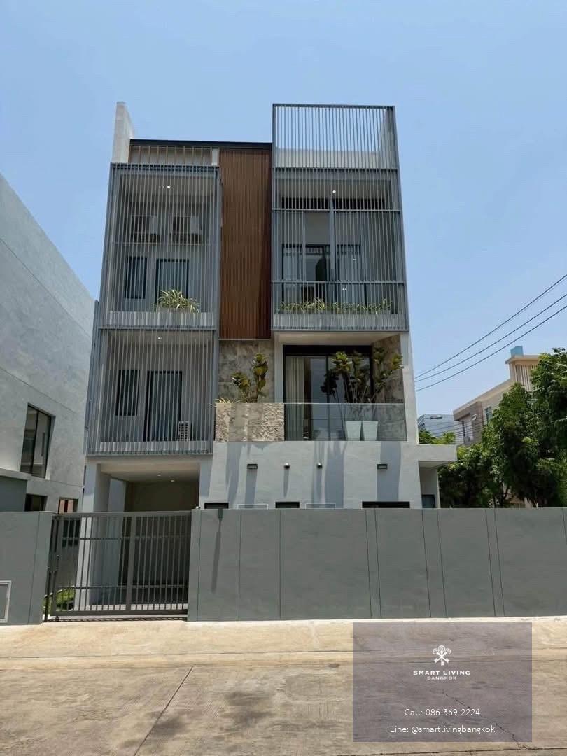 บ้านเดี่ยว 3 ชั้น พร้อมลิฟต์ส่วนตัว ปรีชา ราม 3 ถนนราษฎร์พัฒนา เขตลาดกระบัง บ้านใหม่ไม่เคยอยู่ ขายต่ำกว่าราคาประเมิน พื้นที่ใช้สอยขนาดใหญ่