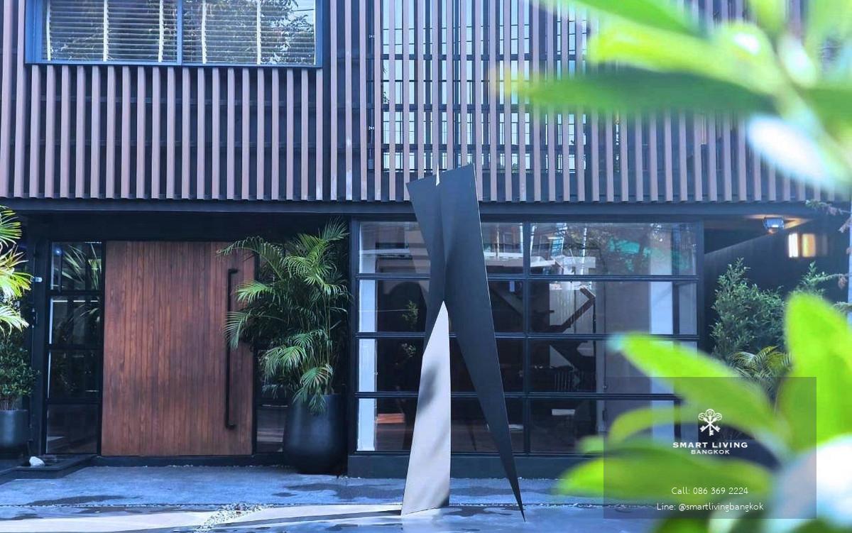 ขายบ้าน Home Office  หลังมุม พร้อมสระว่ายน้ำ ไม่มีค่าส่วนกลาง จอดรถหลายคัน เหมาะทำธุรกิจ หรือ พักอาศัย ใกล้อ่อนนุชและพัฒนาการ