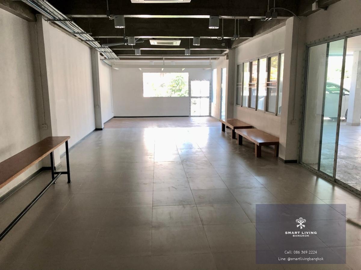 อาคารสำนักงานปรับปรุงใหม่ใกล้ BTS วุฒากาศ เดินทางสะดวก เหมาะใช้ทำธุรกิจและลงทุน
