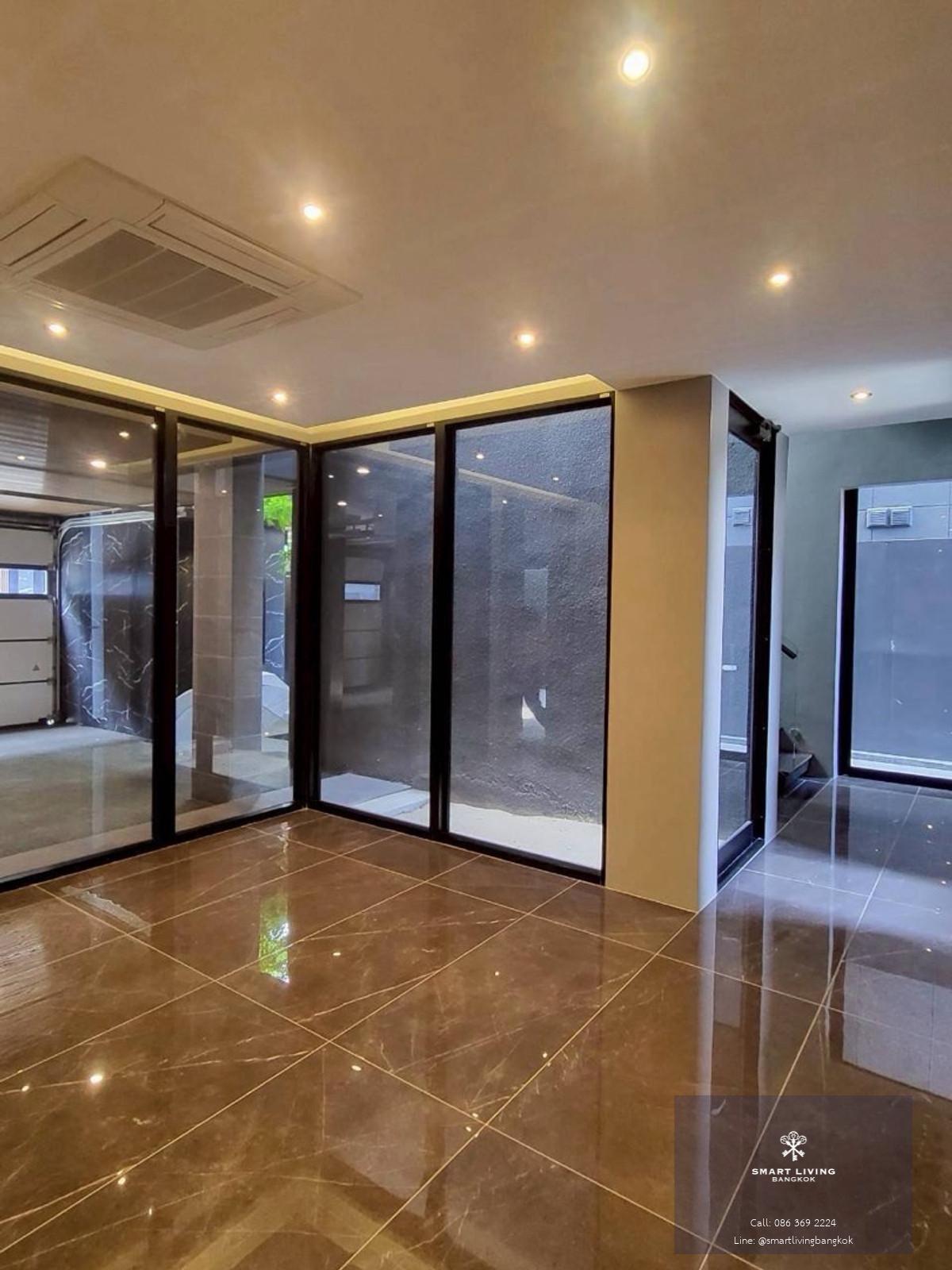 บ้านเดี่ยว Ultra Luxury ศรีนครินทร์  พร้อมสระว่ายน้ำและลิฟต์ส่วนตัว ใกล้ Paradise Park และ Berkeley International School