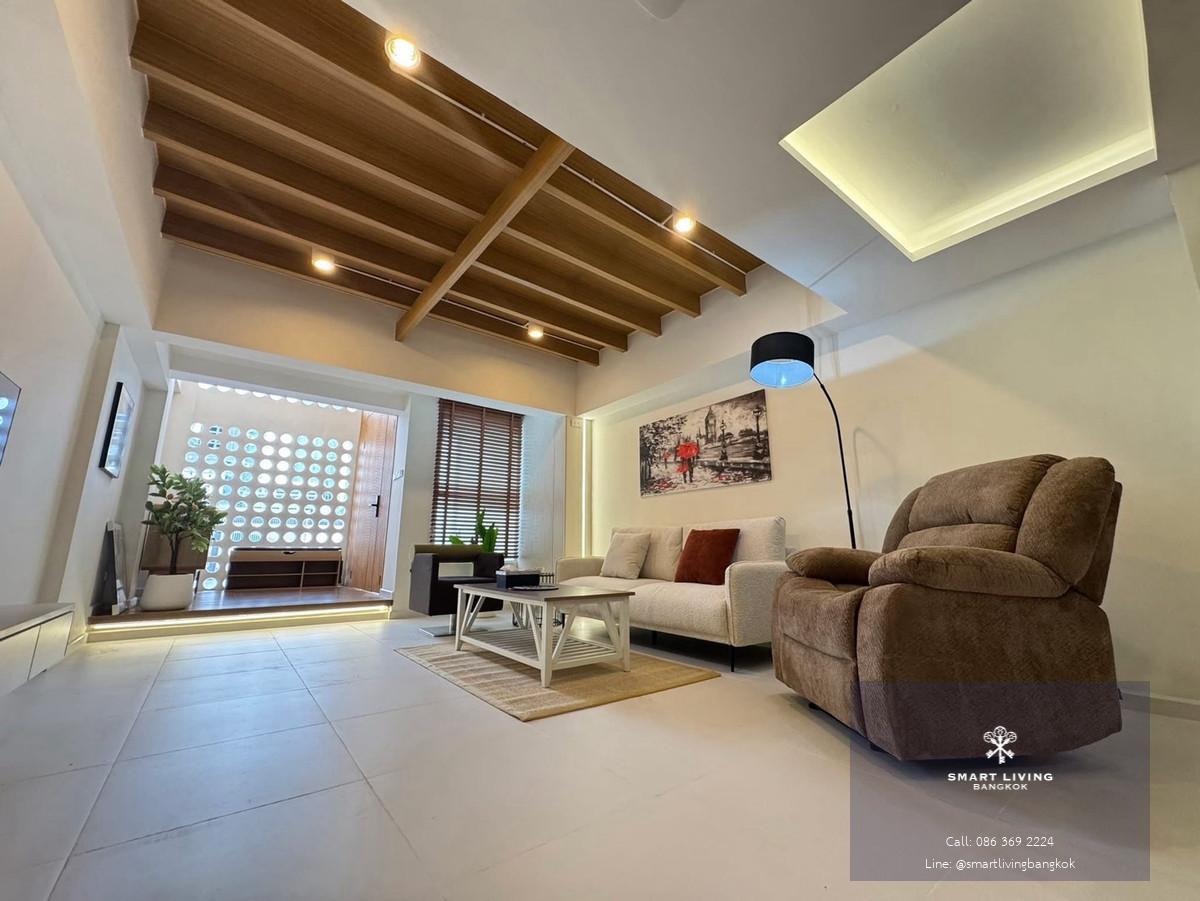 📢 ขายทาวน์เฮ้าส์รีโนเวทใหม่ สุขุมวิท 71 | Skylight กลางบ้าน | 2 นอน 3 น้ำ | ใกล้ BTS เอกมัย–พระโขนง | พร้อมอยู่