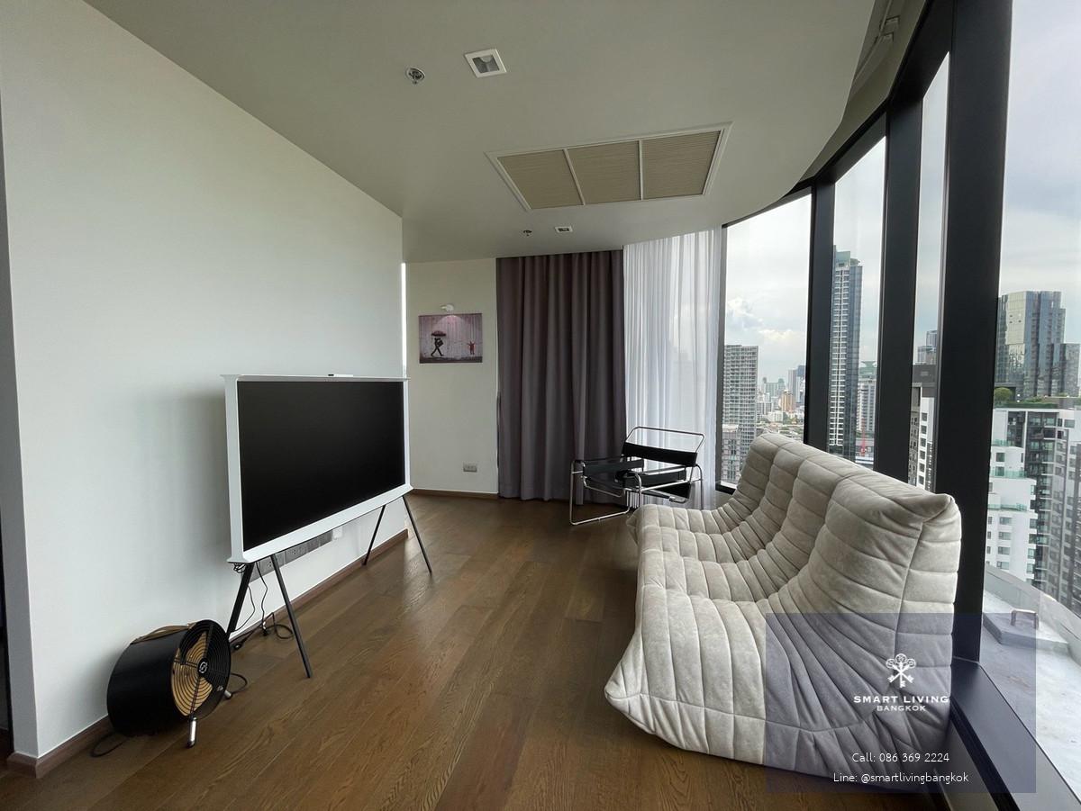 ขายคอนโดห้องมุม Ideo Q Sukhumvit 36 ใกล้ BTS ทองหล่อ 1 ห้องนอน พร้อมห้องทำงาน ดีไซน์กระจกโค้ง ห้องไม่เคยปล่อยเช่า