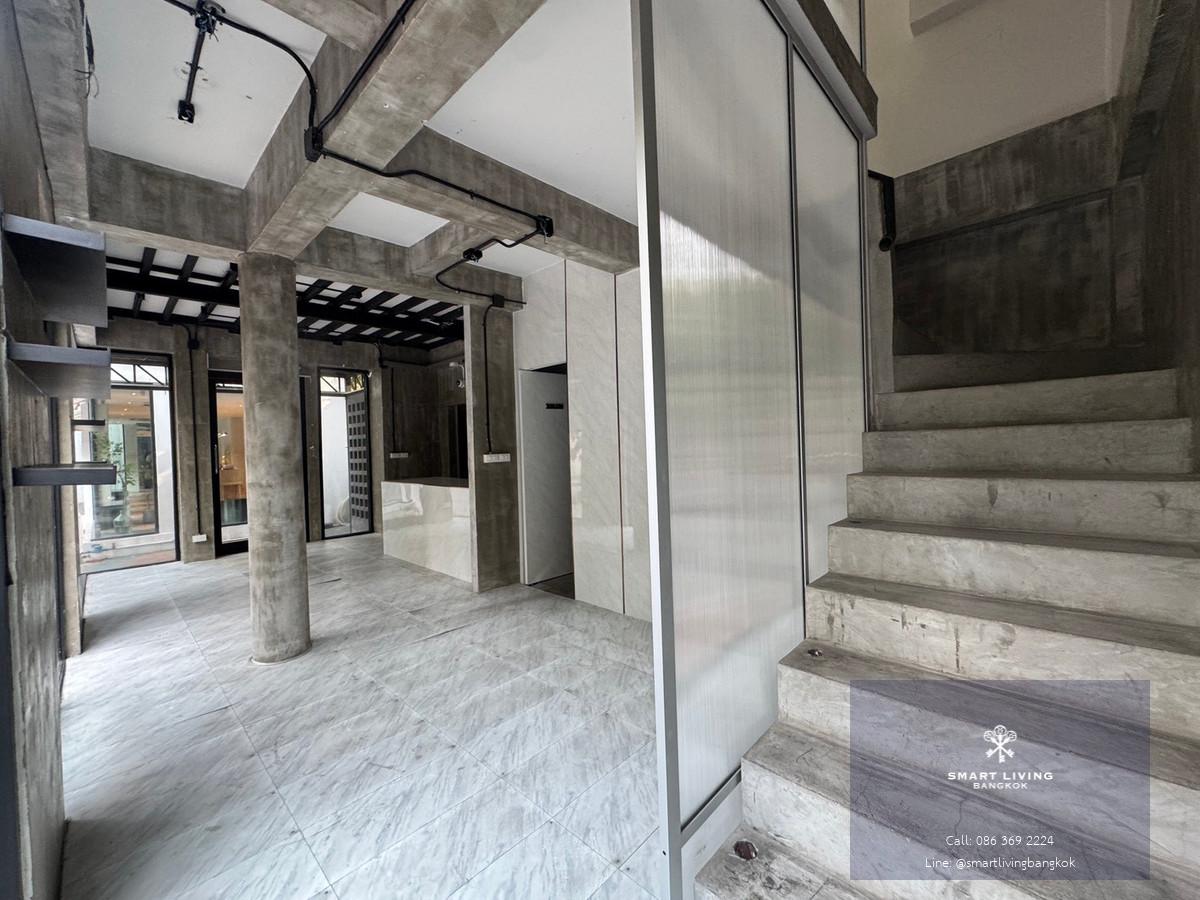 ✨🏢ให้เช่าอาคารสำนักงานสุขุมวิท 4ชั้น ย่านธุรกิจทำเลดี ขนาด 112 ตรม. เดินทางสะดวกใกล้MRT สุขุมวิท พร้อมให้เช่า