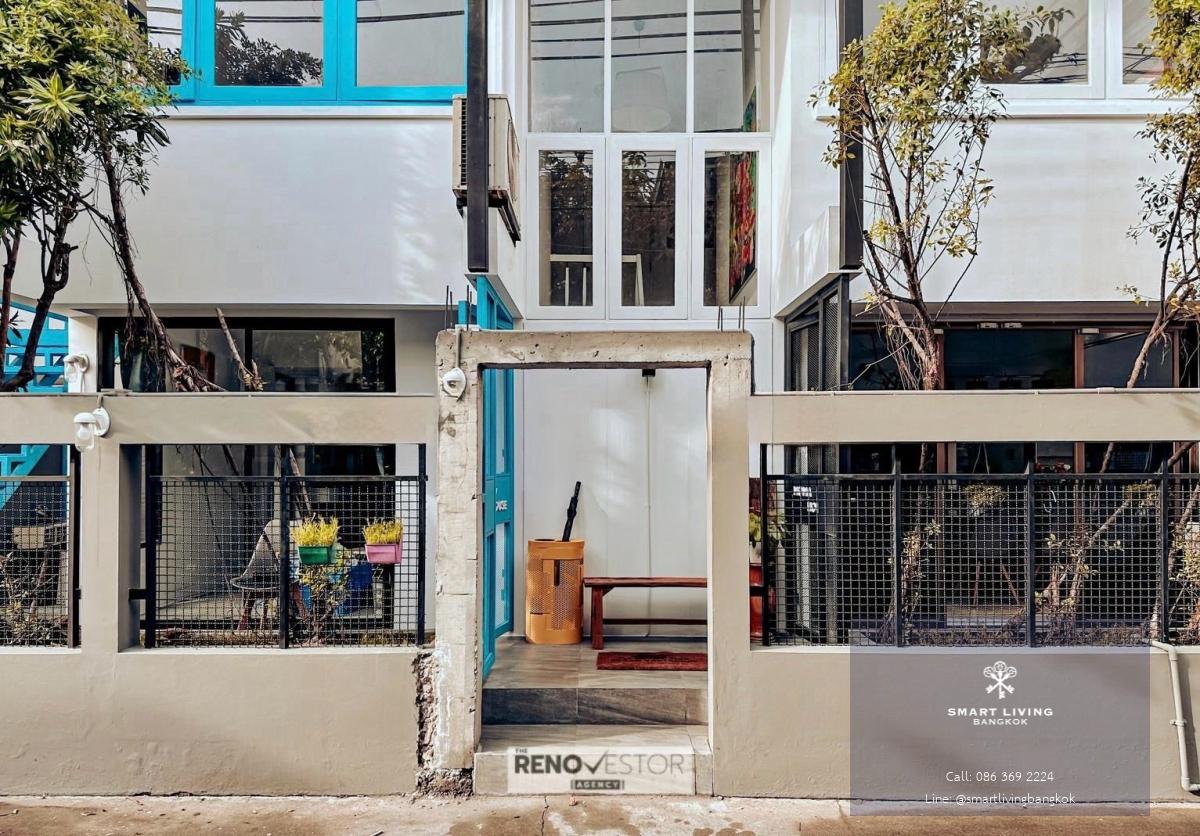 📢👇 ทาวน์โฮมดีไซน์เก๋ใจกลางเอกมัย เดินเพียงไม่กี่นาทีถึง BTS รายล้อมด้วยร้านอาหารและคาเฟ่ยอดนิยม โรงเรียนนานาชาติ และแหล่งไลฟ์สไตล์ชั้นนำ