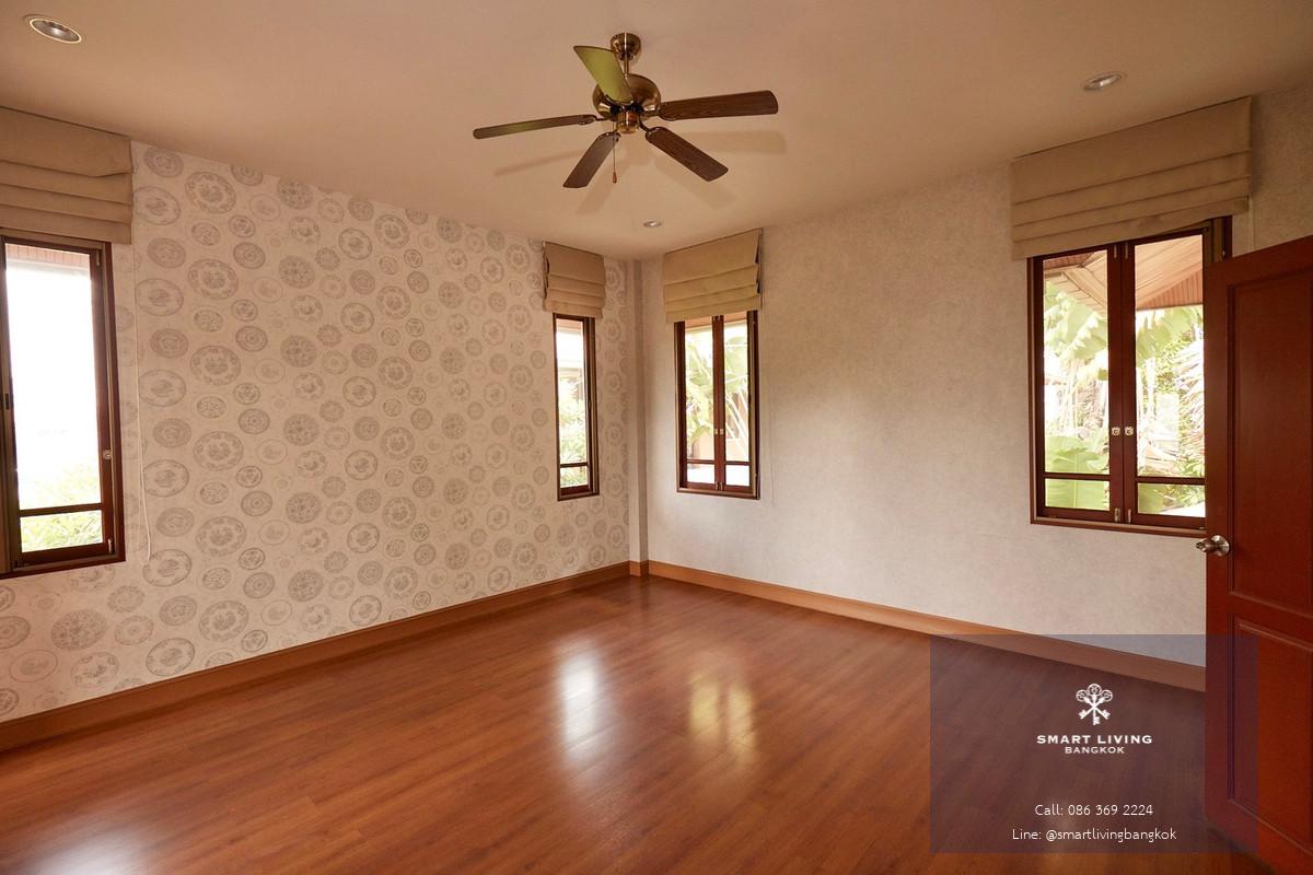 ให้เช่า บ้าน House Ekamai 10  4 ห้องนอน 620 ตร.ม. สระว่ายน้ำส่วนตัว   Pet  friendly