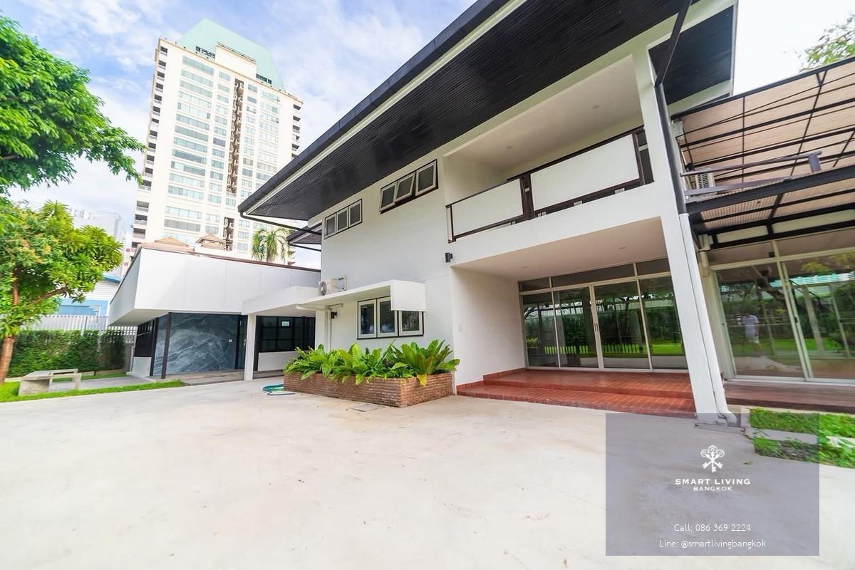 โฮมออฟฟิศให้เช่า ใกล้ BTS อโศก MRT อโศก พื้นที่ใช้สอย 400 ตร.ม ที่ดิน 200 ตร.ว จอดรถ 4 คัน พร้อมเข้าใช้ 1 สิงหาคม