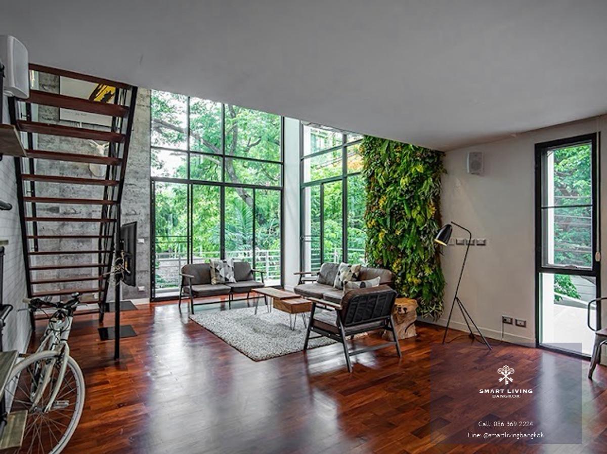 คอนโด 3 ห้องนอน ดูเพลกซ์ ขนาดใหญ่ 275 ตร.ม. ย่านต้นสน ใกล้สวนลุมพินี และ Central Embassy