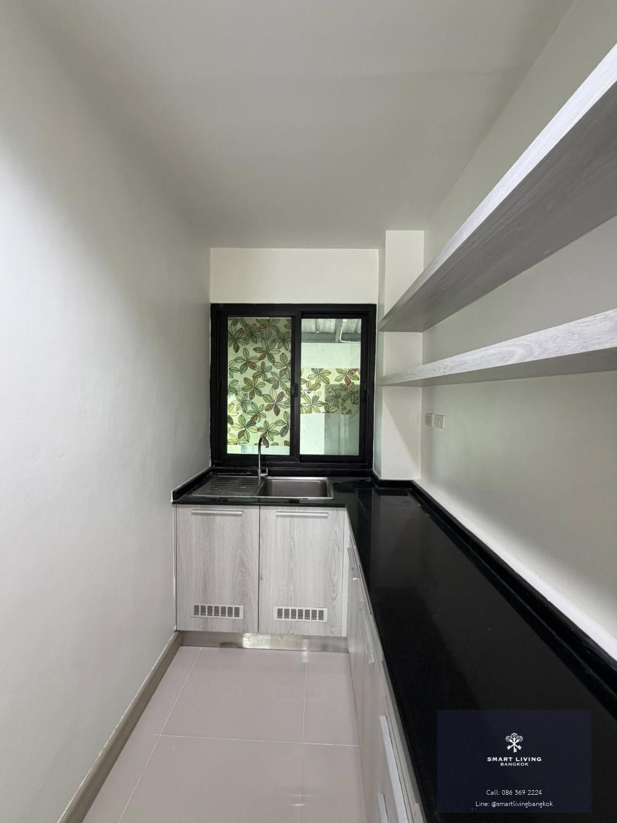 ให้เช่าอาคารสำนักงาน 5 ชั้น ย่านพัฒนาการ สเปซกว้าง 500 ตร.ม. ตกแต่งครบพร้อมลิฟต์และ Solar Cell