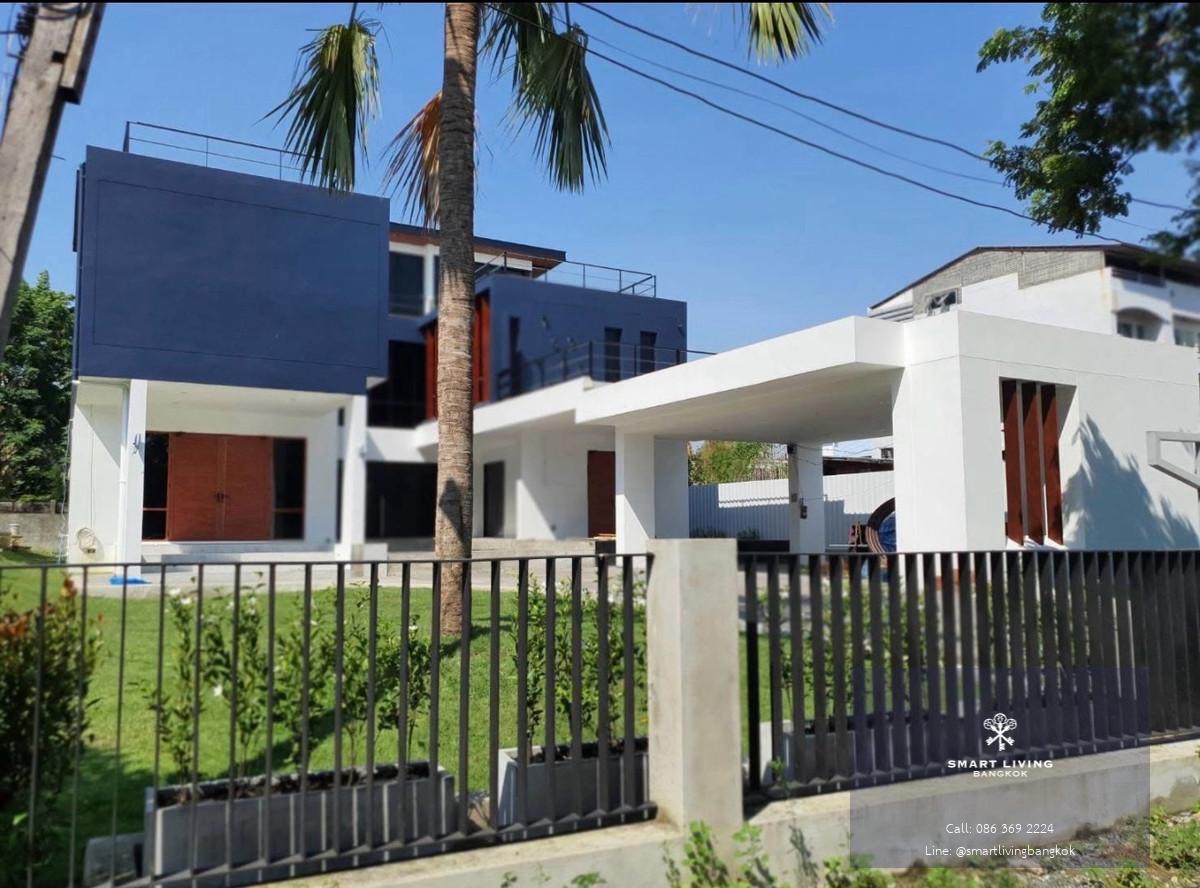 บ้านเดี่ยว 3 ชั้น พร้อมสระว่ายน้ำส่วนตัว สุขุมวิท 62 ใกล้ BTS บางจาก (ขาย / เช่า)