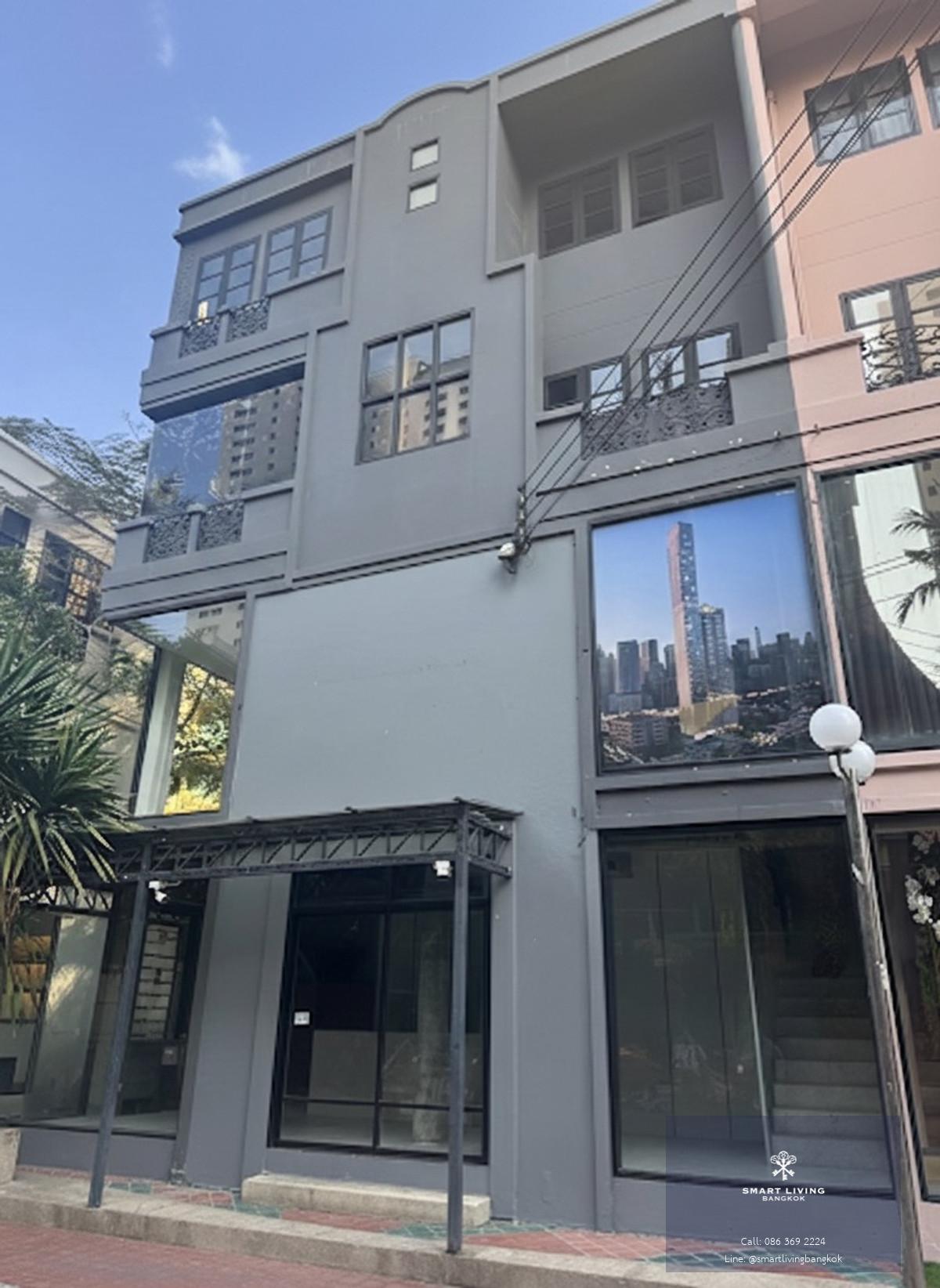 ✨🏢ให้เช่าอาคารสำนักงานสุขุมวิท 4ชั้น ย่านธุรกิจทำเลดี ขนาด 112 ตรม. เดินทางสะดวกใกล้MRT สุขุมวิท พร้อมให้เช่า