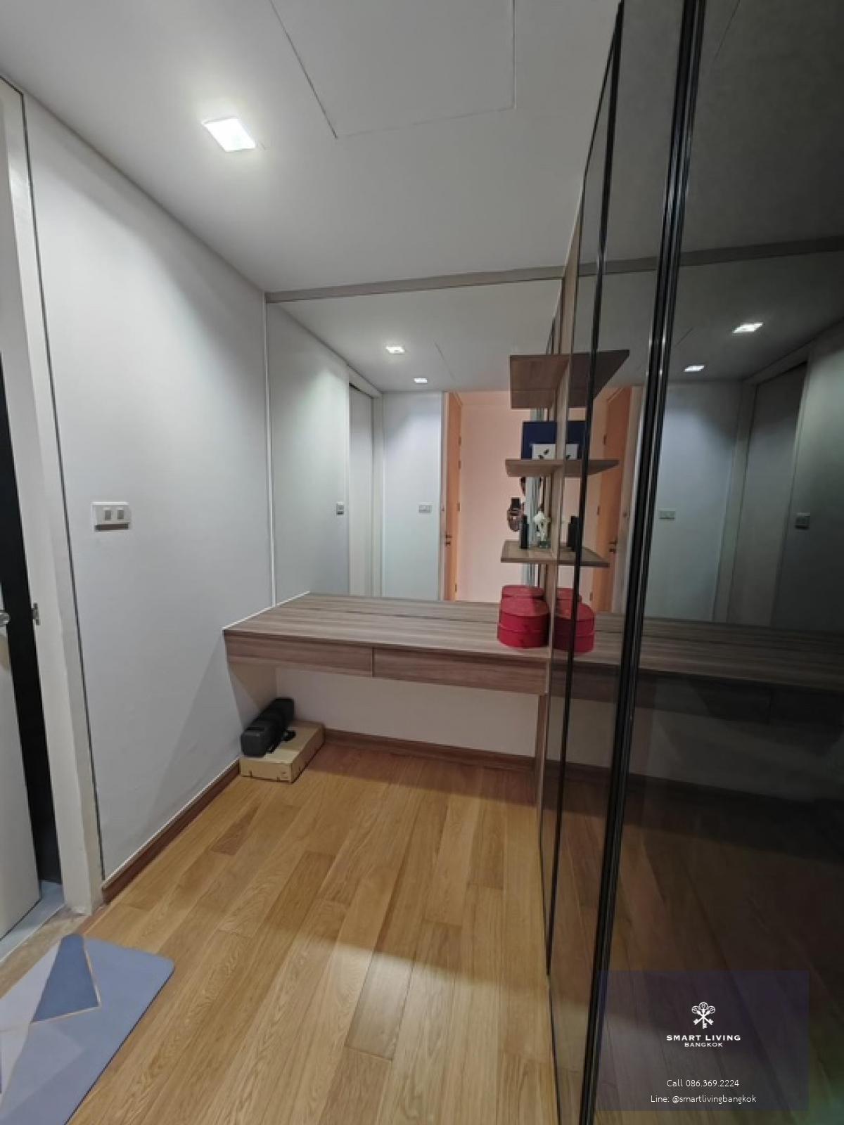 📢👇Good price, good location, good for living or investing as located on Rama 4 road, opposite new project One Bangkok, near Lumpini park, sathorn, silom
