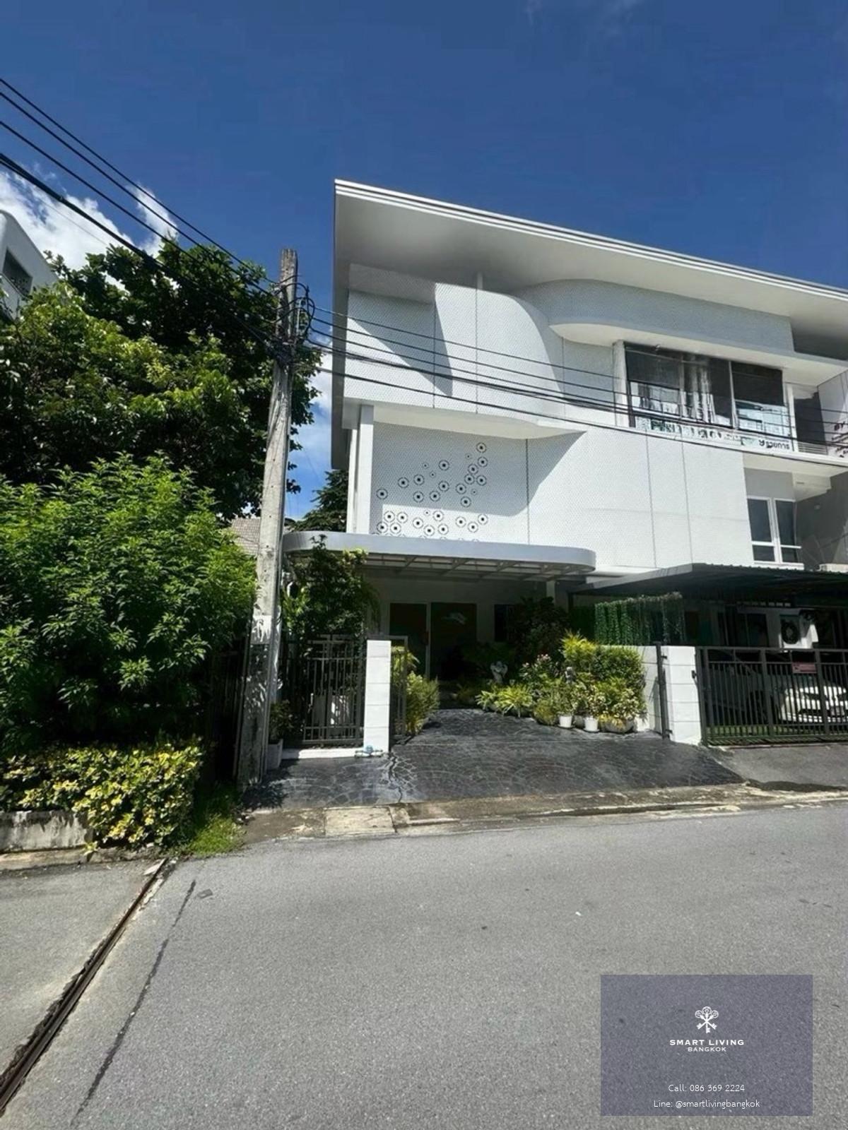 ให้เช่าทาวน์โฮม ลาดพร้าว 71 เหมาะทำคลินิก ใกล้ MRT ลาดพร้าว 71 และทางด่วนประดิษฐ์มนูธรรม