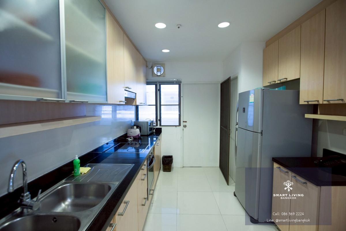 📢👇Newly renovated big size unit, petfriendly no size limit  , big balcony, Located at Sukhumvit 31, near Em district
