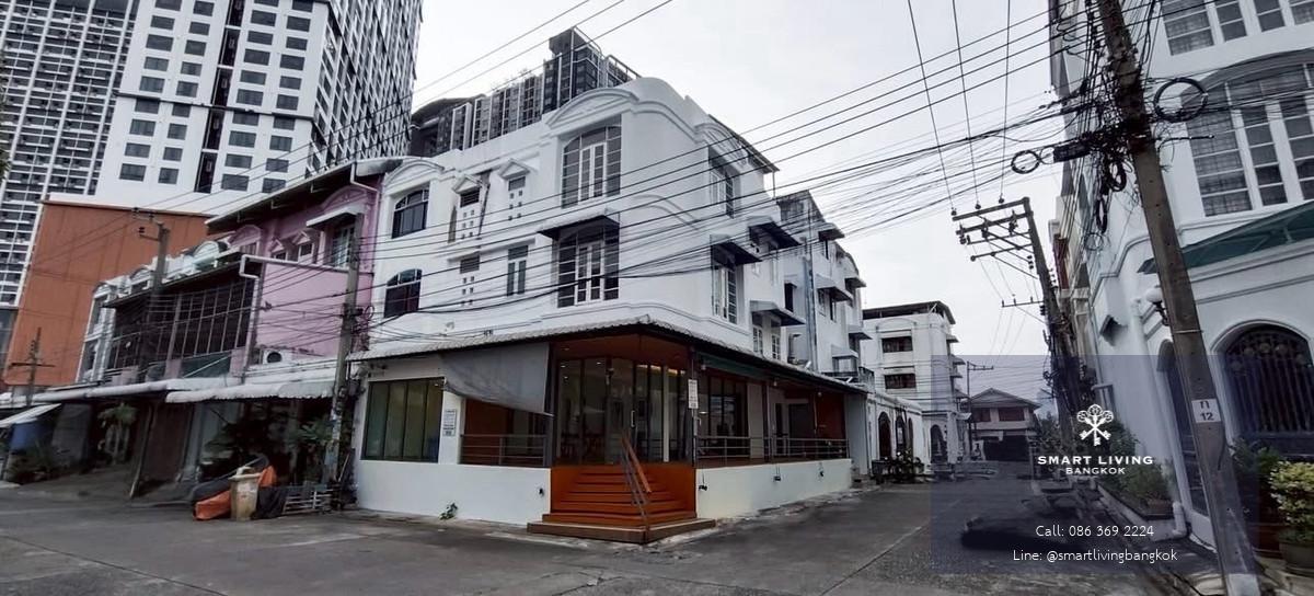 ทาวน์โฮมหลังมุมรีโนเวทใหม่ พระราม 9 เหมาะอยู่อาศัย โฮมออฟฟิศ และธุรกิจอาหาร ใกล้ถนนใหญ่