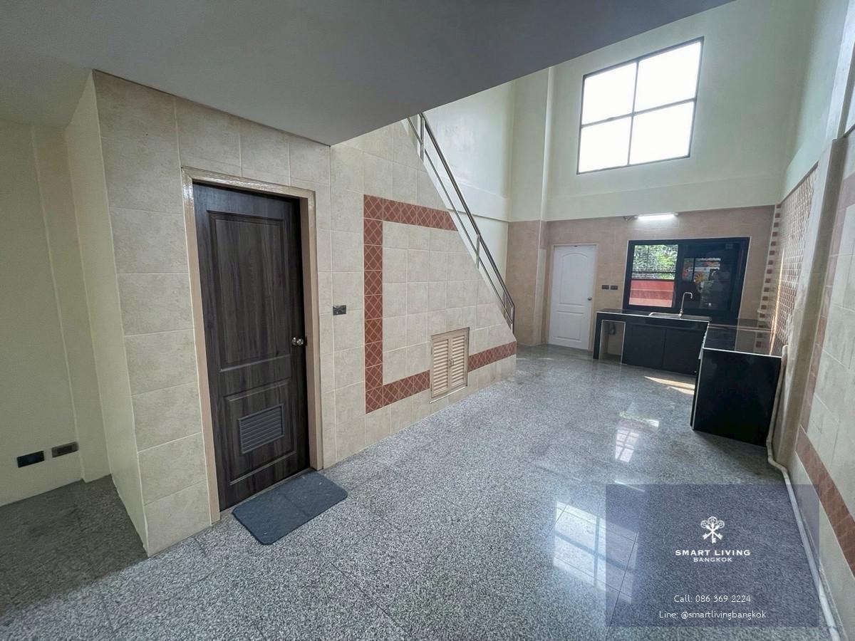 โฮมออฟฟิศ Town in Town พร้อมผู้เช่า รับรายได้ทันที ทำเลเลียบด่วน ใกล้เอกมัย ทองหล่อ เหมาะลงทุนปล่อยเช่า