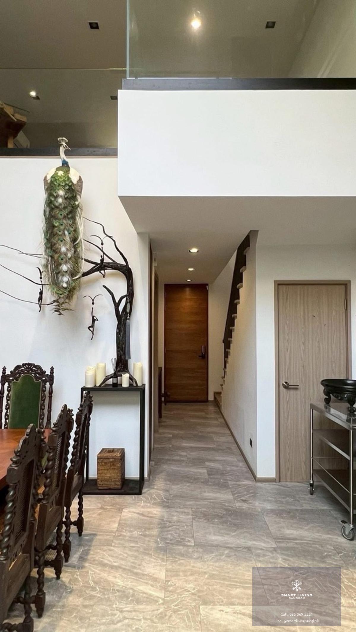 ขายทาวน์โฮมหรู THER LADPRAO 93 ลาดพร้าว 93 บ้านเพดานสูง Double Volume 5.8 เมตร 4 ห้องนอน พื้นที่ 246.62 ตร.ม ใกล้ CDC และ The Mall บางกะปิ