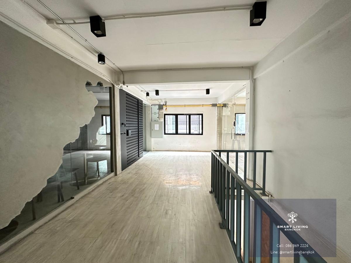 พื้นที่ว่างให้เช่า  120 ตร.ม.  สามารถจดทะเบียนบริษัท ได้   เหมาะสำหรับ ทำออฟฟิศ  สำนักงาน