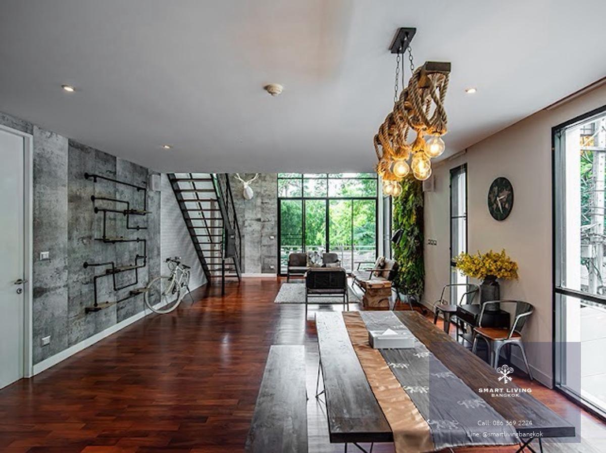 คอนโด 3 ห้องนอน ดูเพลกซ์ ขนาดใหญ่ 275 ตร.ม. ย่านต้นสน ใกล้สวนลุมพินี และ Central Embassy