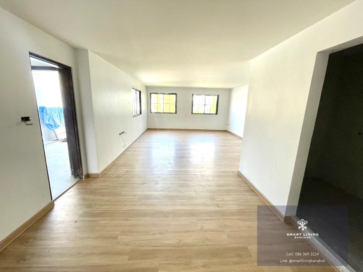 ให้เช่า  Townhouse  แถว สุขุมวิท 31   สามารถทำเป็นโฮมออฟฟิศได้ รีโนเวทใหม่พร้อมเข้าอยู่