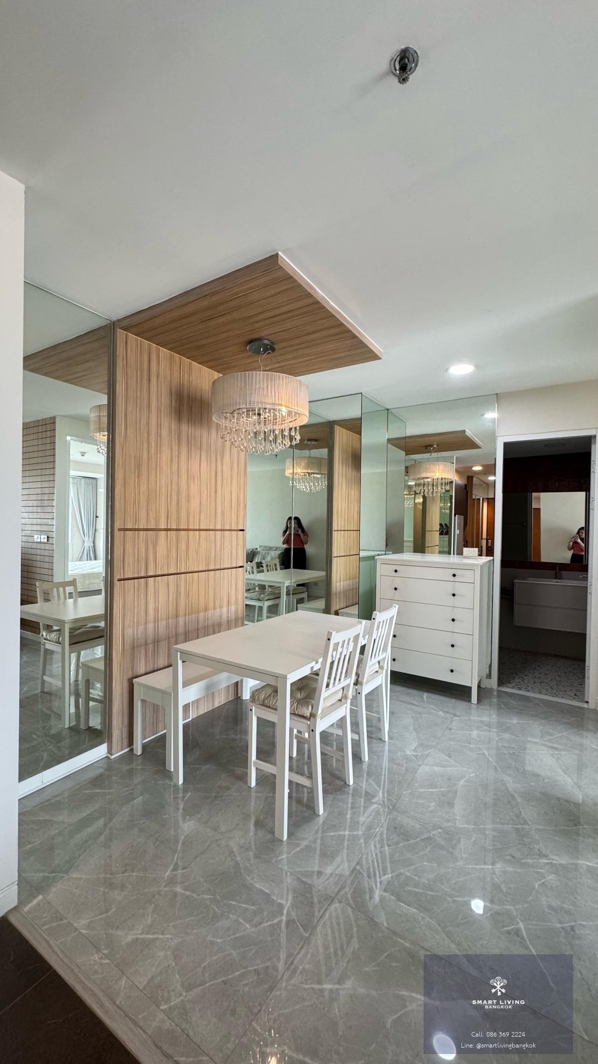 ให้เช่าคอนโดหรูรีโนเวทใหม่ 1 ห้องนอน (56 ตร.ม.) ทำเลทองหล่อ ห้องมุม วิวเมืองไม่บล็อค เดินเพียง 7 นาทีถึง BTS ใกล้ EM District และ รพ.สมิติเวช