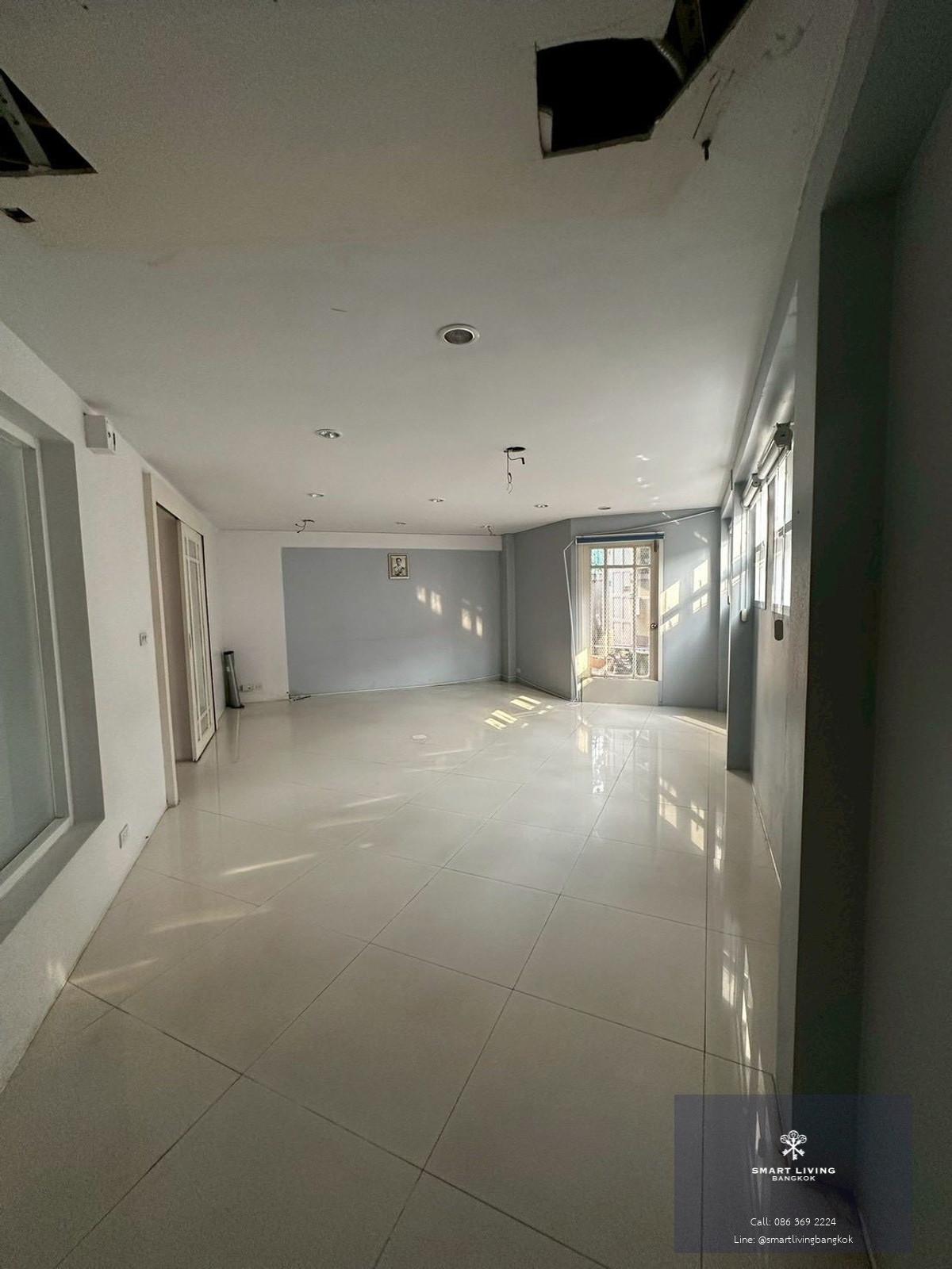 Office Ladprao for Sale and Rent Next to MRT Lat Phrao Prime Location Commercial Property Ladprao